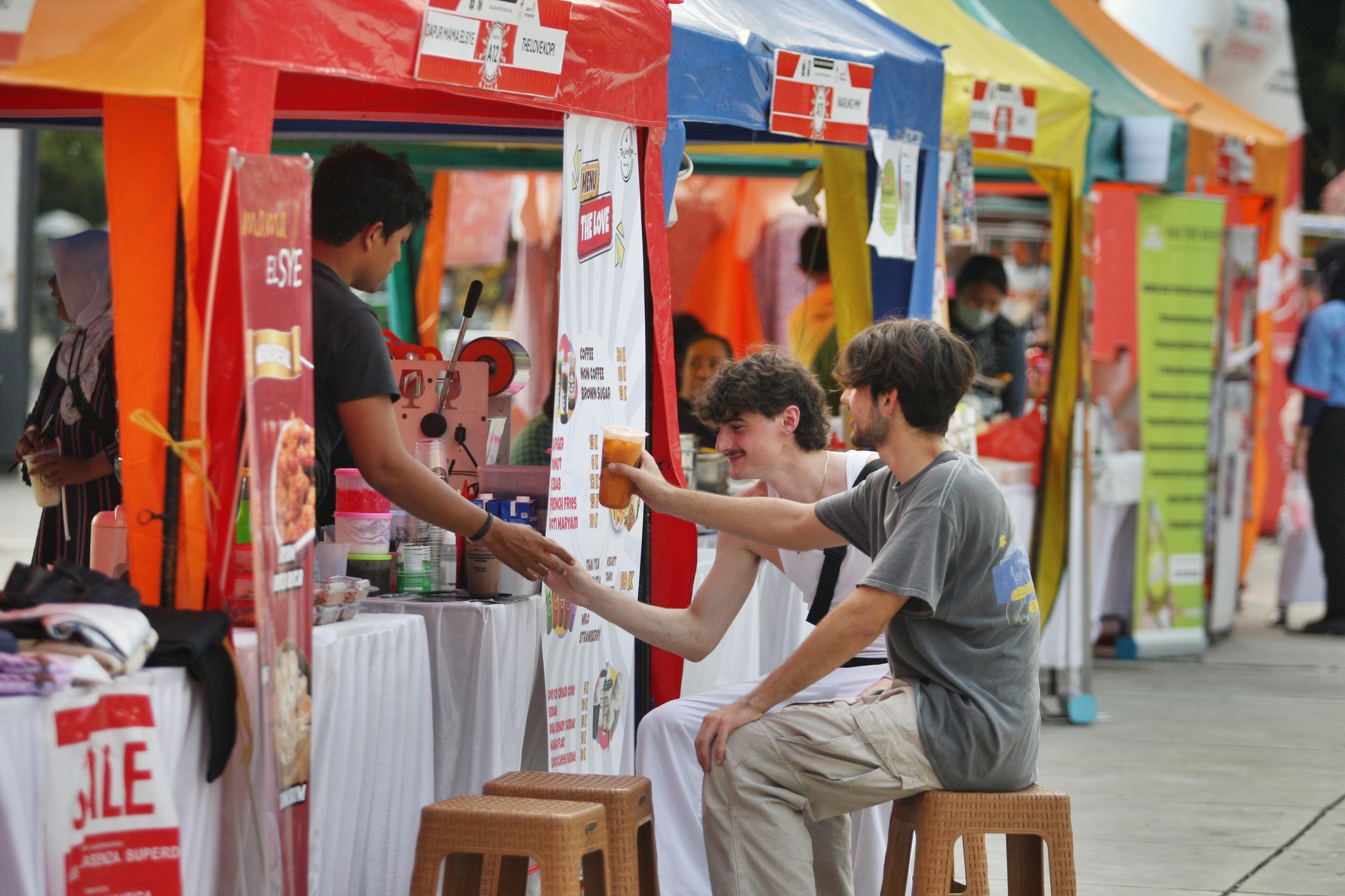 Bazar Jakarta Enterpreneur di pelataran Cikini Raya, Jakarta.