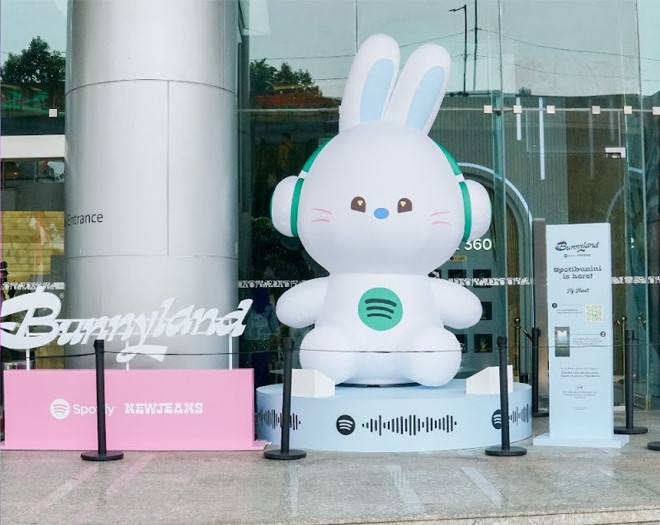 Spotify menghadirkan Bunnyland untuk merayakan peluncuran EP kedua NewJeans, Get Up.