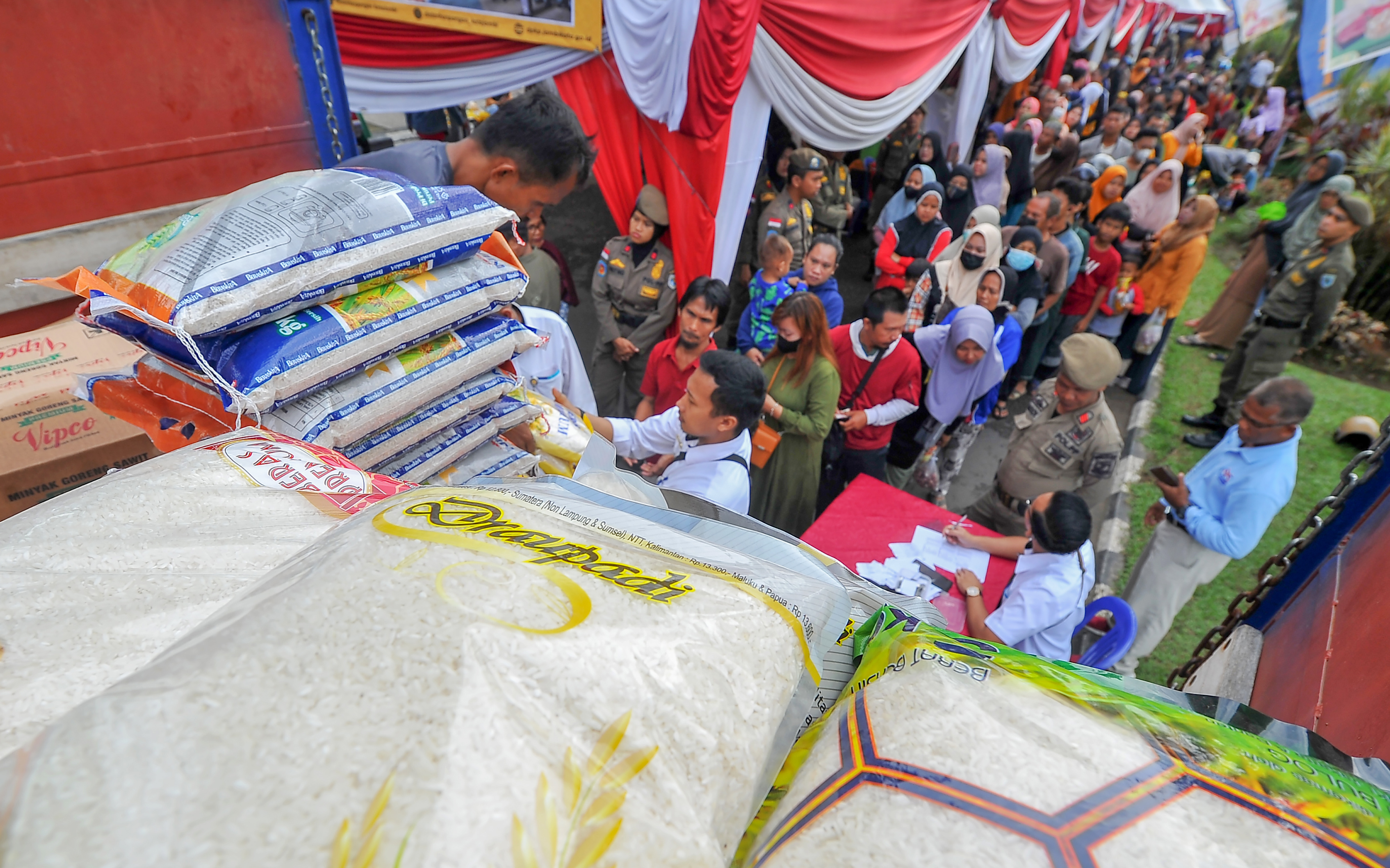 Ilustrasi pasar murah.