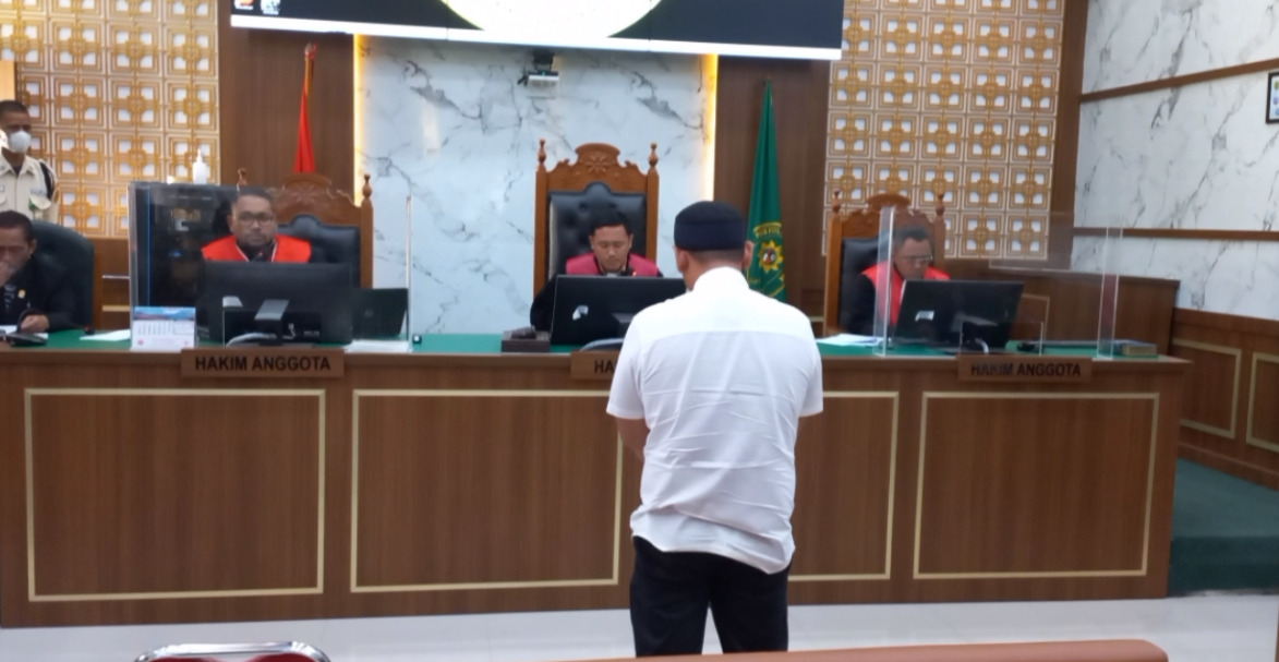 Suasana sidang dakwaan terdakwa pembunuhan anak kandung di Depok.