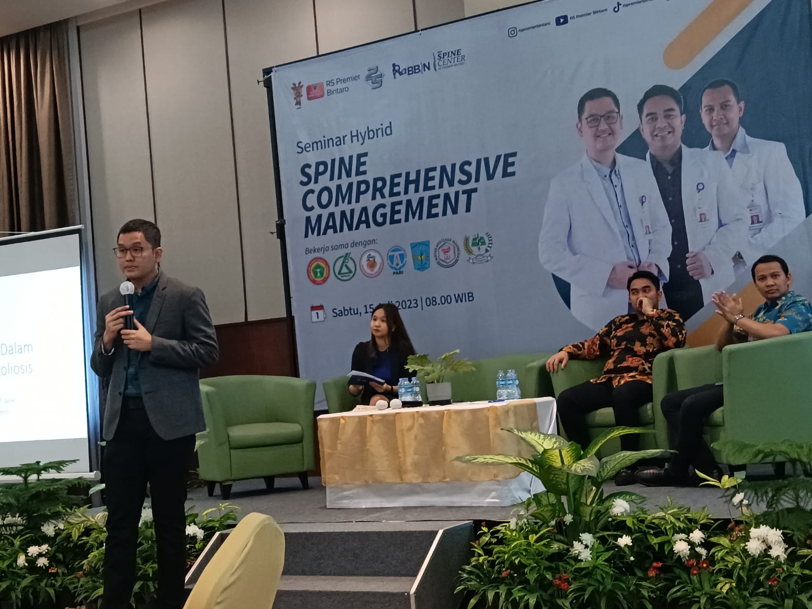 RS Premier Bintaro (RSPB) mengadakan kegiatan seminar Spine Comprehensive Management RS Premier Bintaro, baru-baru ini.