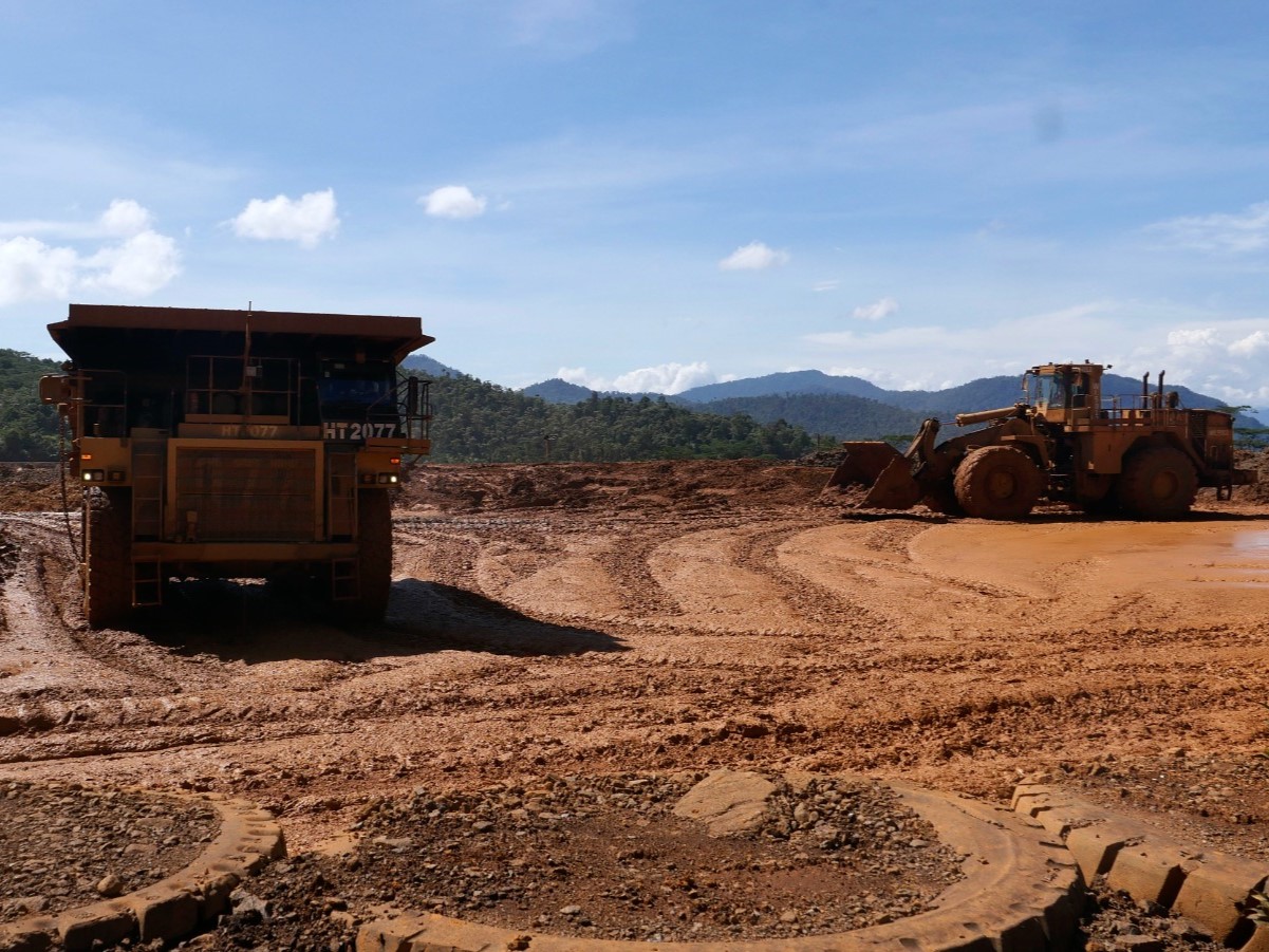 Proses pertambangan nikel dan pabrik nikel milik PT Vale Indonesia, Sulawesi Selatan.