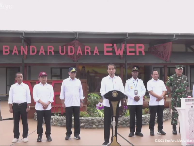 Presiden Resmikan Bandara Ewer di Asmat, Papua Selatan