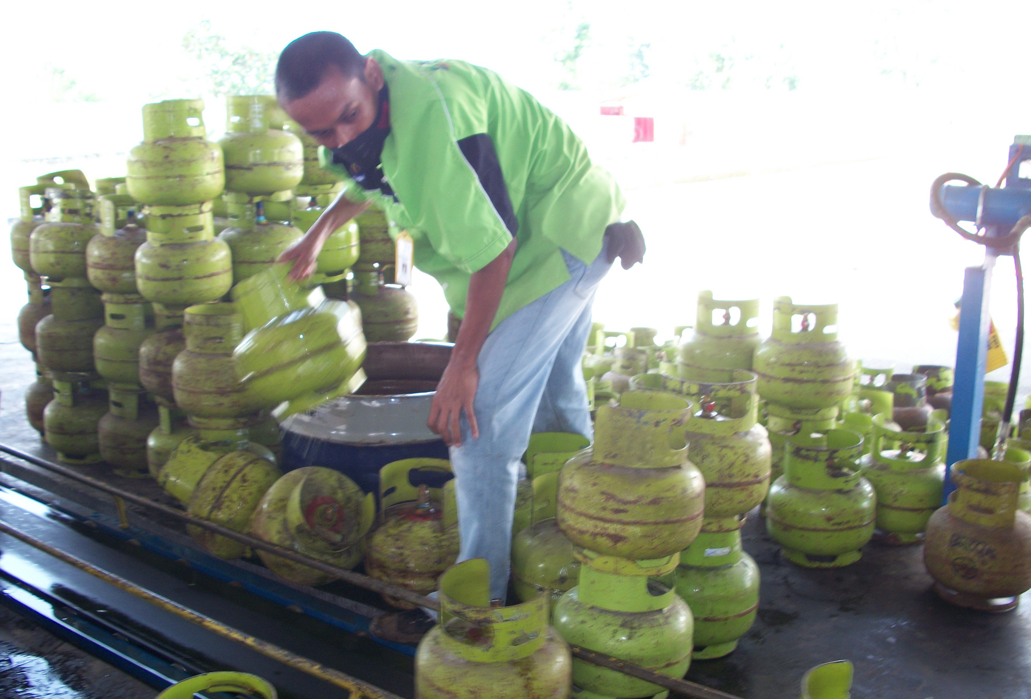 Penyaluran gas elpiji 3 kg di Klaten.