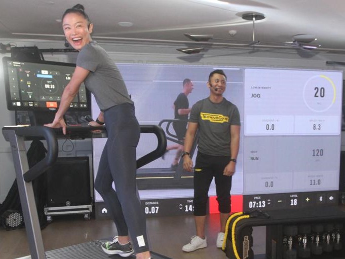 Aktris Kelly Tandiono.