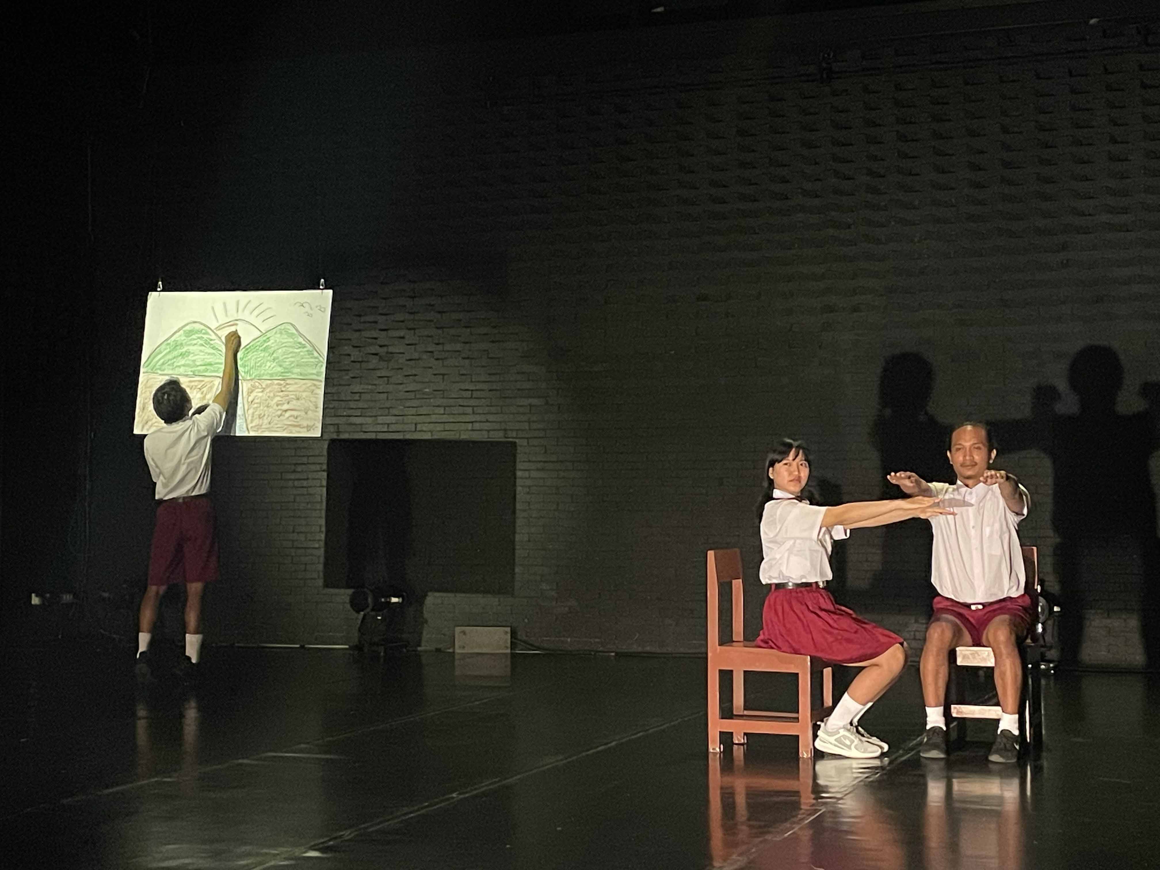 Ilustrasi pementasan teater di Salihara