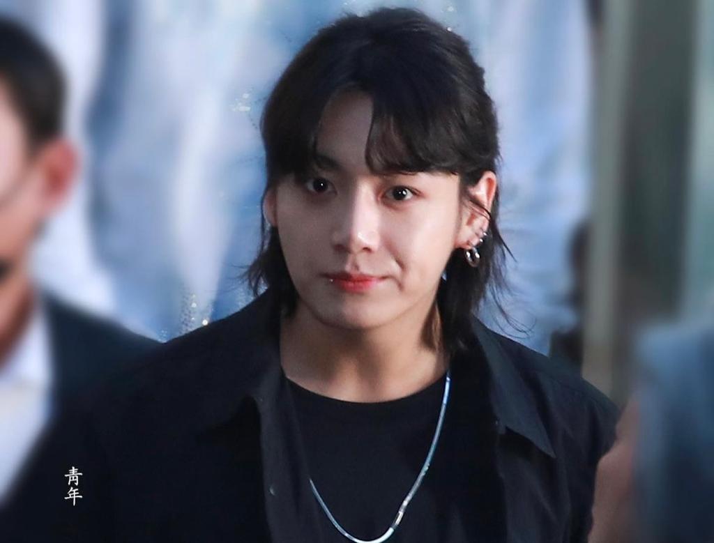 Jungkook BTS resmi mengeluarkan jadwal resmi promosi single terbaru Seven