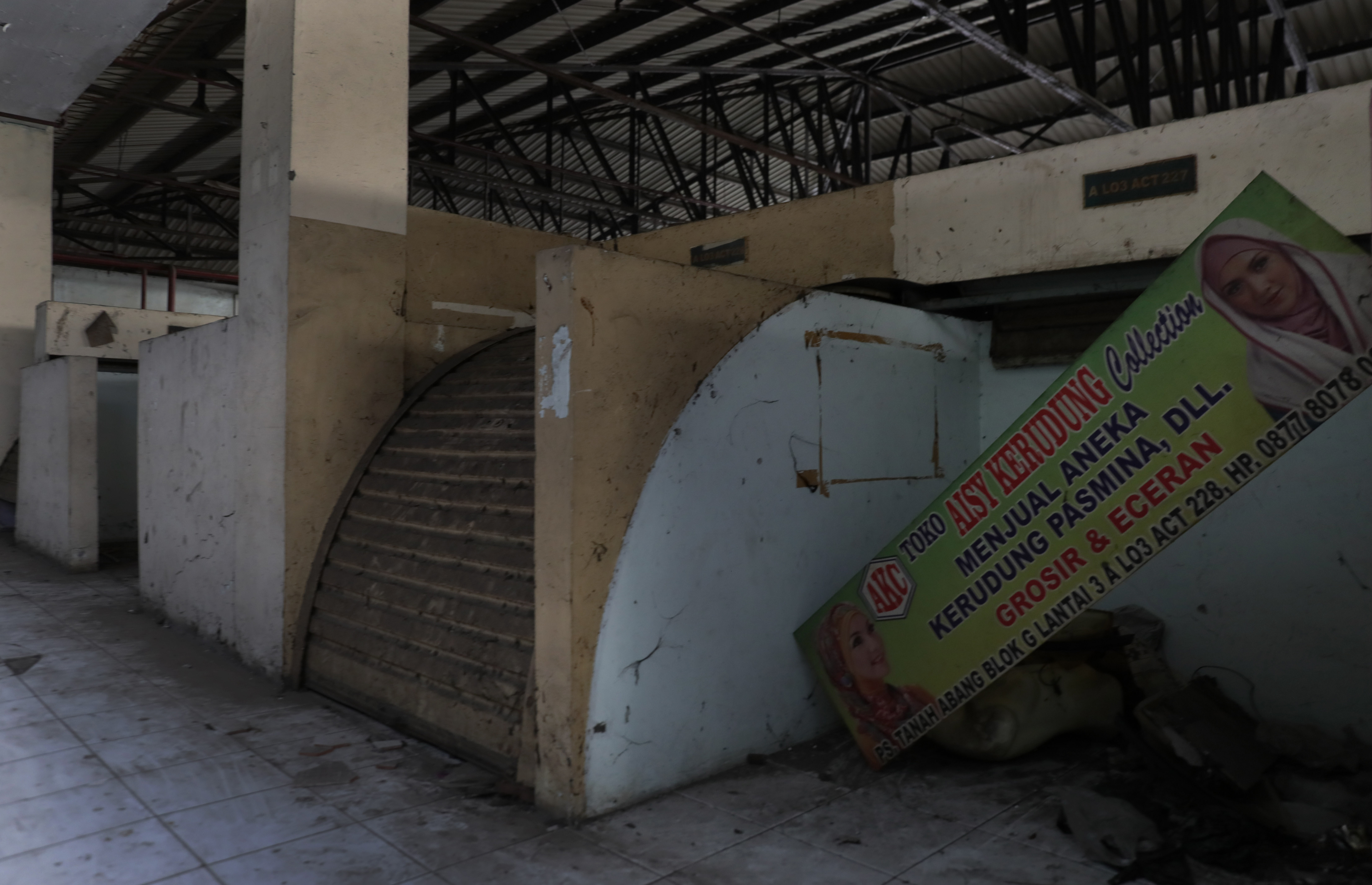 Kondisi lantai 2 dan lantai 3 Blok G Pasar Tanah Abang, Jakarta Pusat