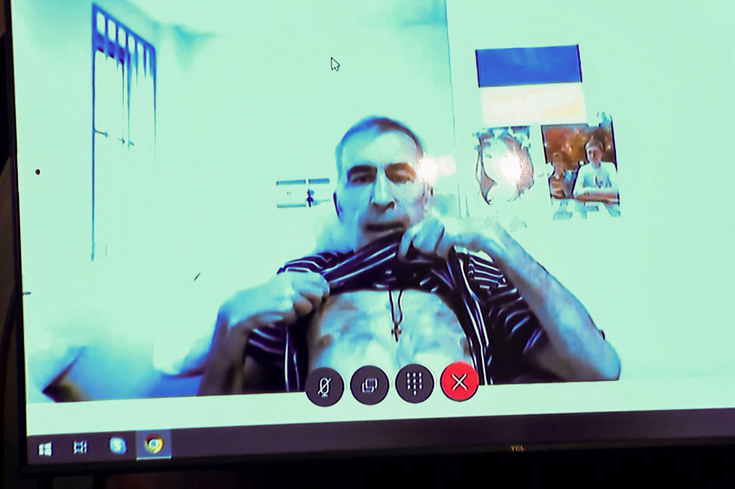 Mantan Presiden Georgia Mikheil Saakashvili saat tampil di televisi untuk pengadilan dirinya.