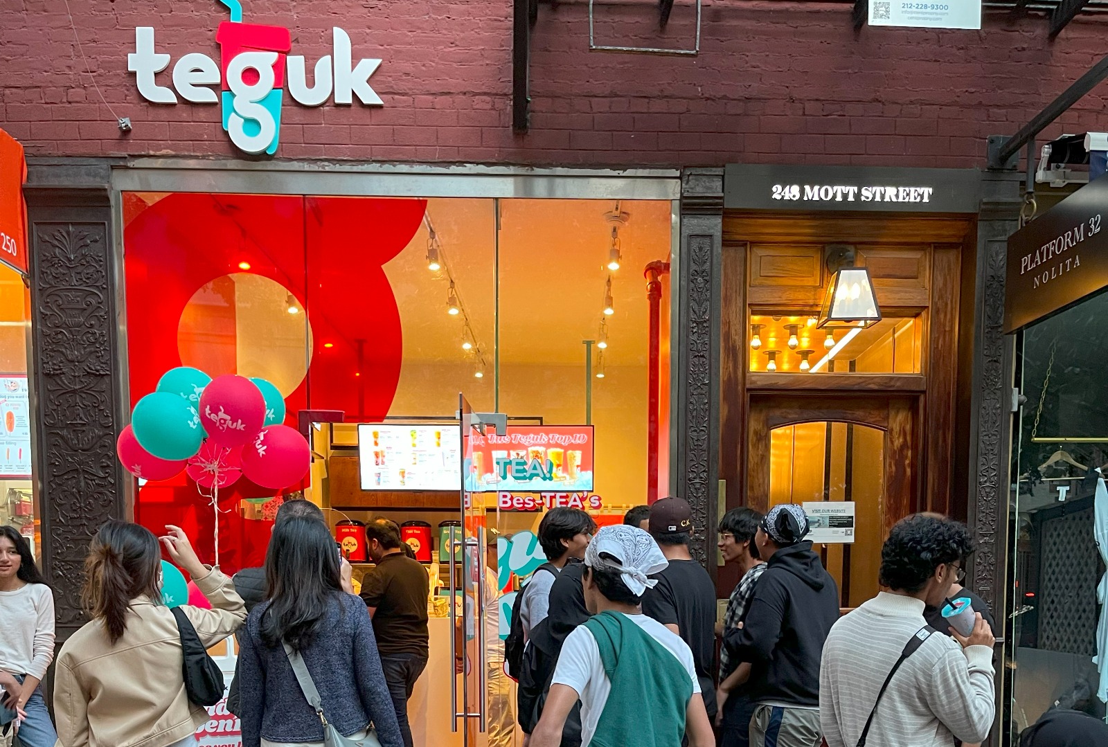 Gerai Teguk di New York, Amerika Serikat