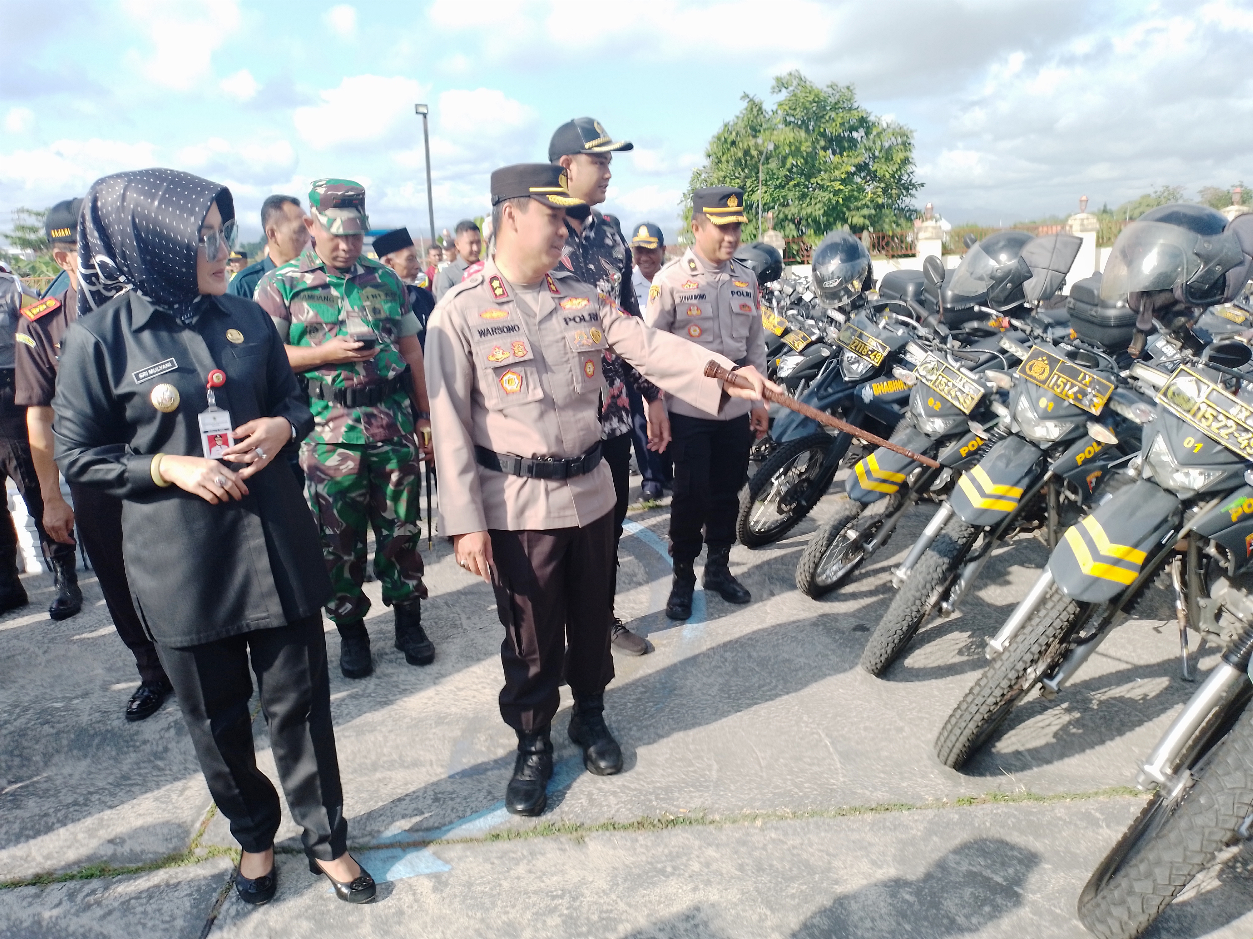 Bupati Sri Mulyani, Kapolres Warseno dan Dandim Bambang Setyo Triwibowo melihat kesiapan pengamanan pilkades Klaten