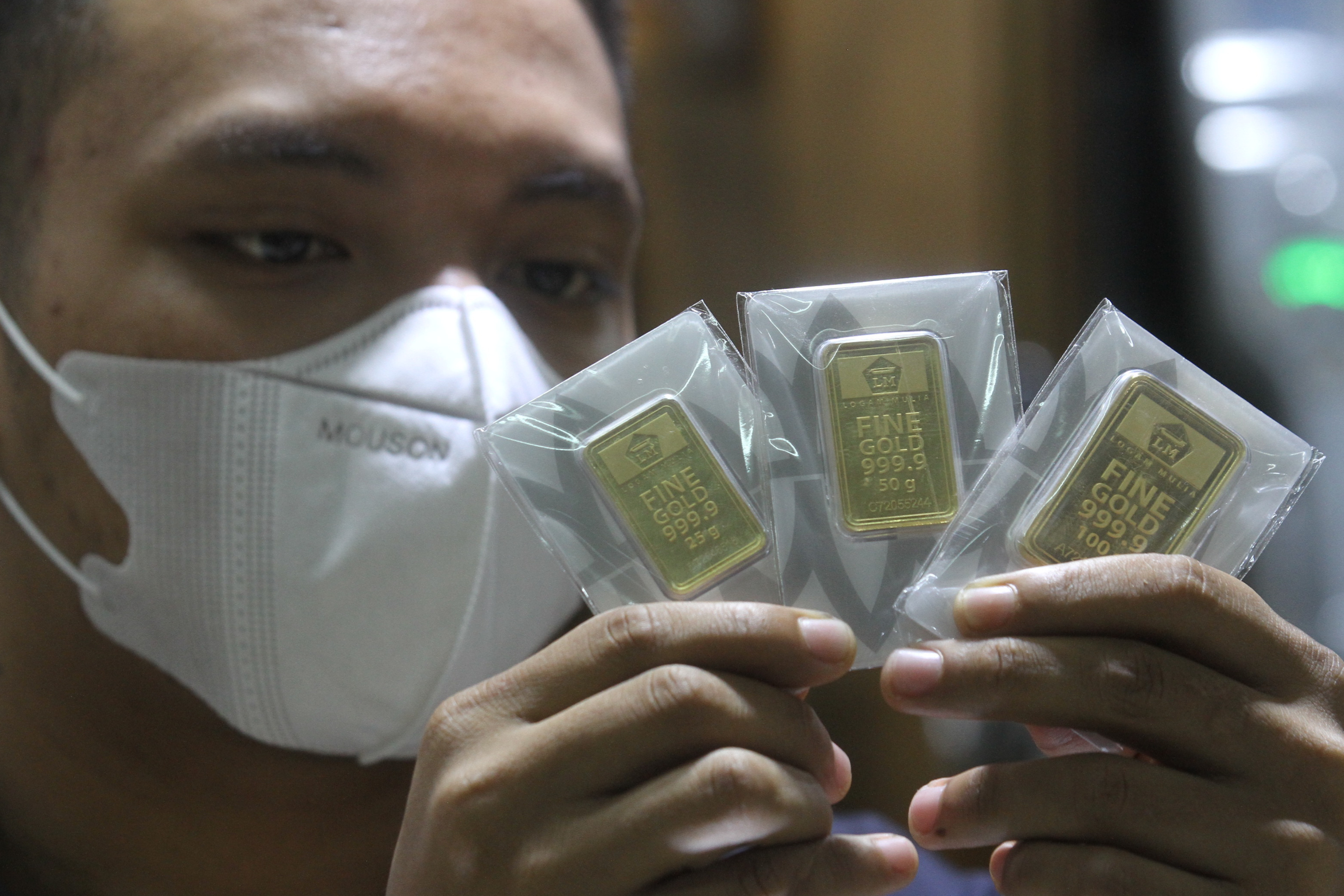 Harga Emas Antam Hari Ini Rp1,071 juta per Gram