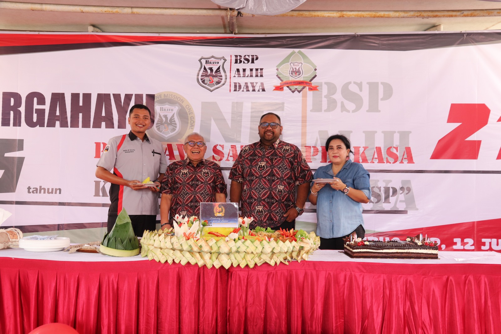 Perayaan sederhana hari jadi ke-21 tahun PT Bravo Alih Perkasa di Jakarta, Selasa (12/7).