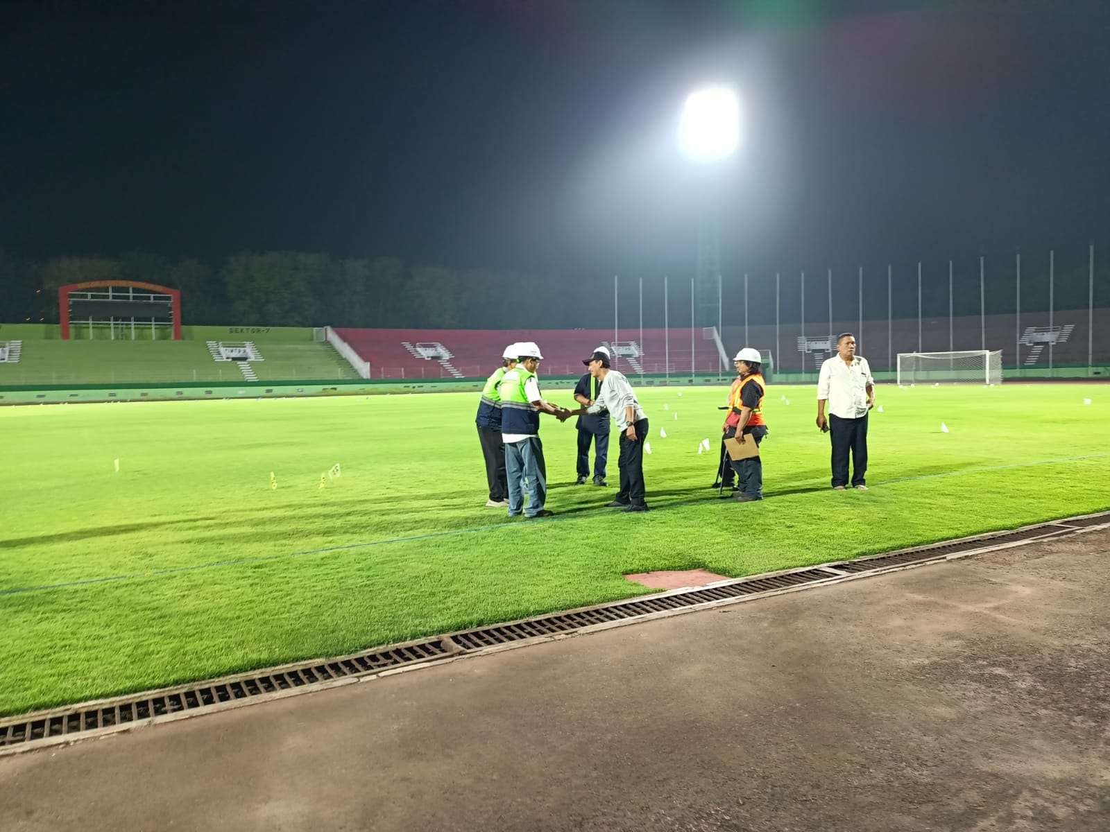 Uji coba lampu penerangan baru Stadion Gelora Delta Sidoarjo
