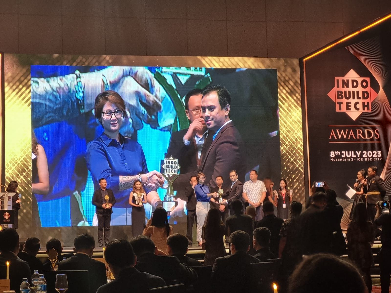 Penghargaan untuk pintu baja Fortress