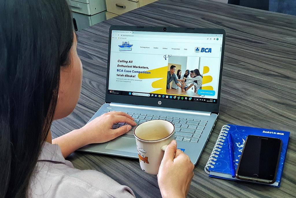 BCA mengadakan kompetisi secara hybrid yang terbuka untuk seluruh mahasiswa S1 yang memiliki minat di bidang sales dan marketing 