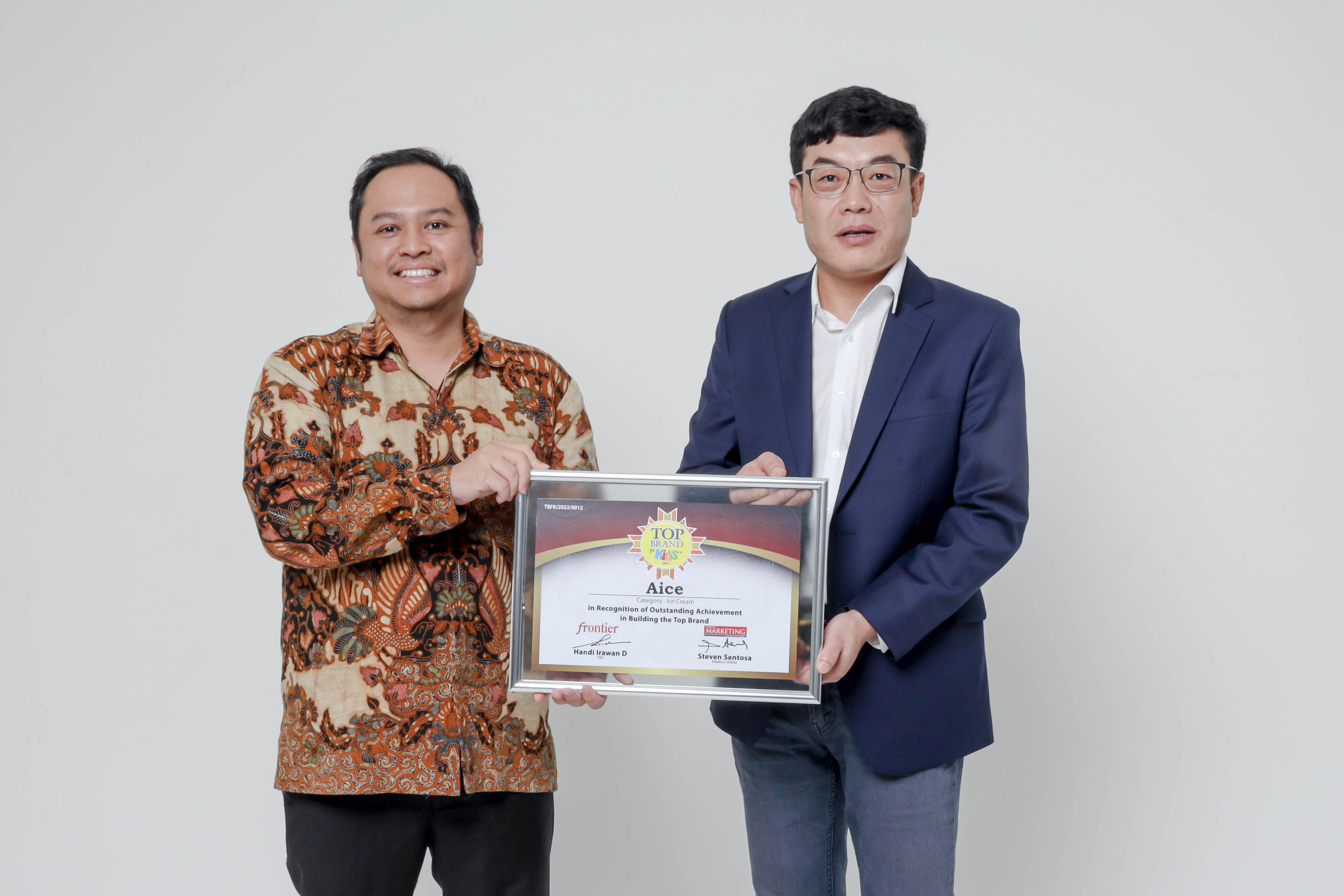 Penghargaan Top Brand Awards untuk Aice Group