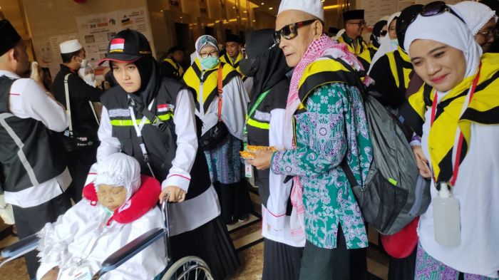 Keberangkatan jemaah haji Indonesia dari hotel di Mekah ke Bandara Jeddah untuk pemulangan ke Tanah Air. 