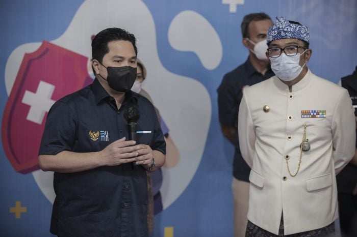 Menteri BUMN Erick Thohir (kiri) dan Gubernur Jawa Barat Ridwan Kamil.