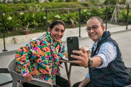 Anies Baswedan bersama Susi Pudjiastuti.