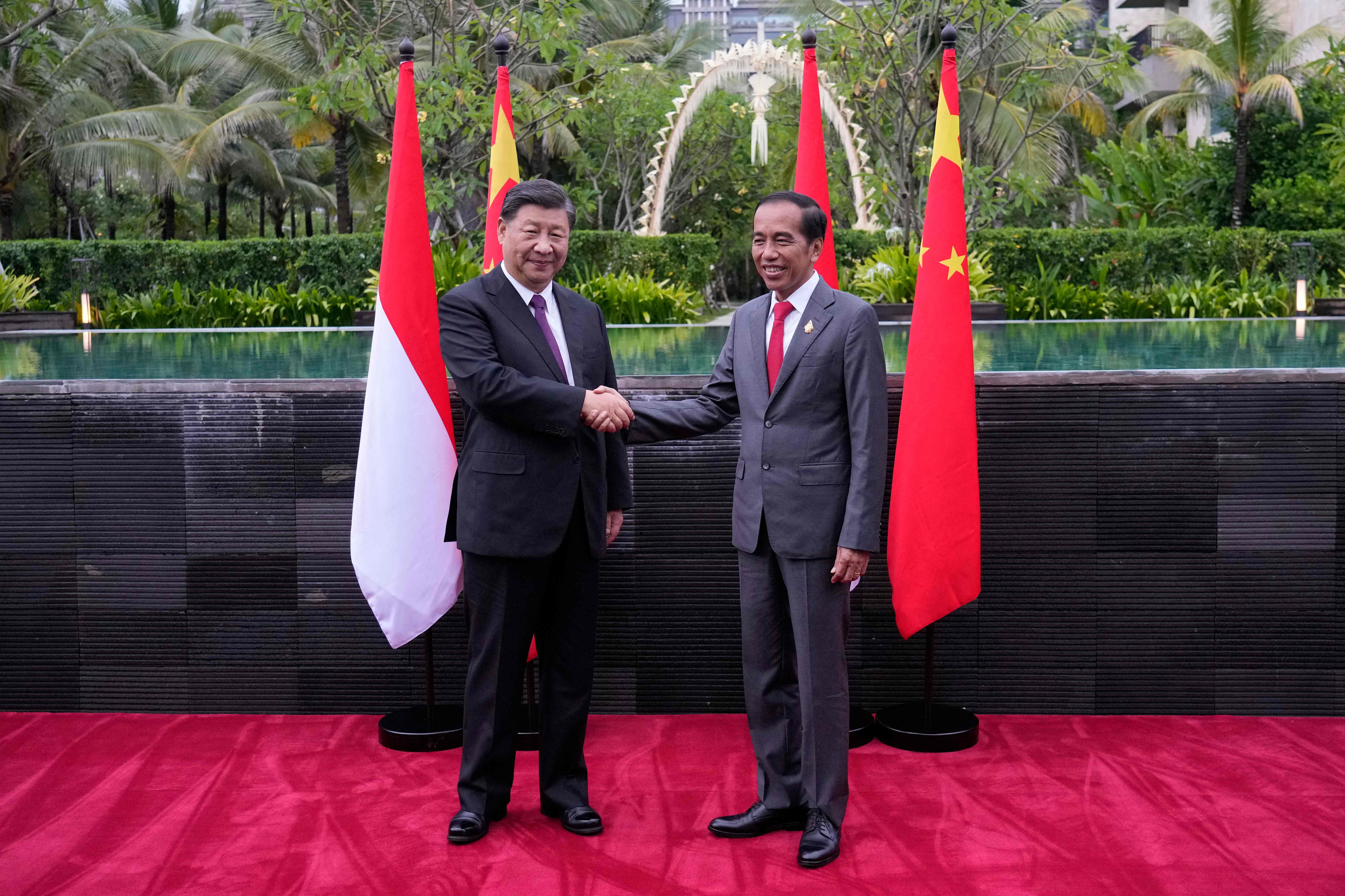 Presiden Republik Indonesia Jokowi (kanan) dan Presiden Tiongkok Xi Jinping.