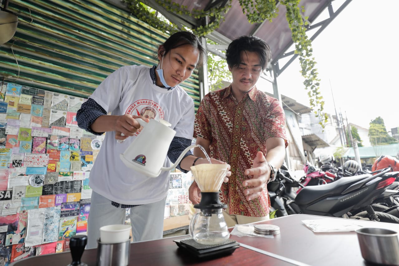 Pemuda Mahasiswa Nusantara Adakan Pelatihan Barista di Jaktim
