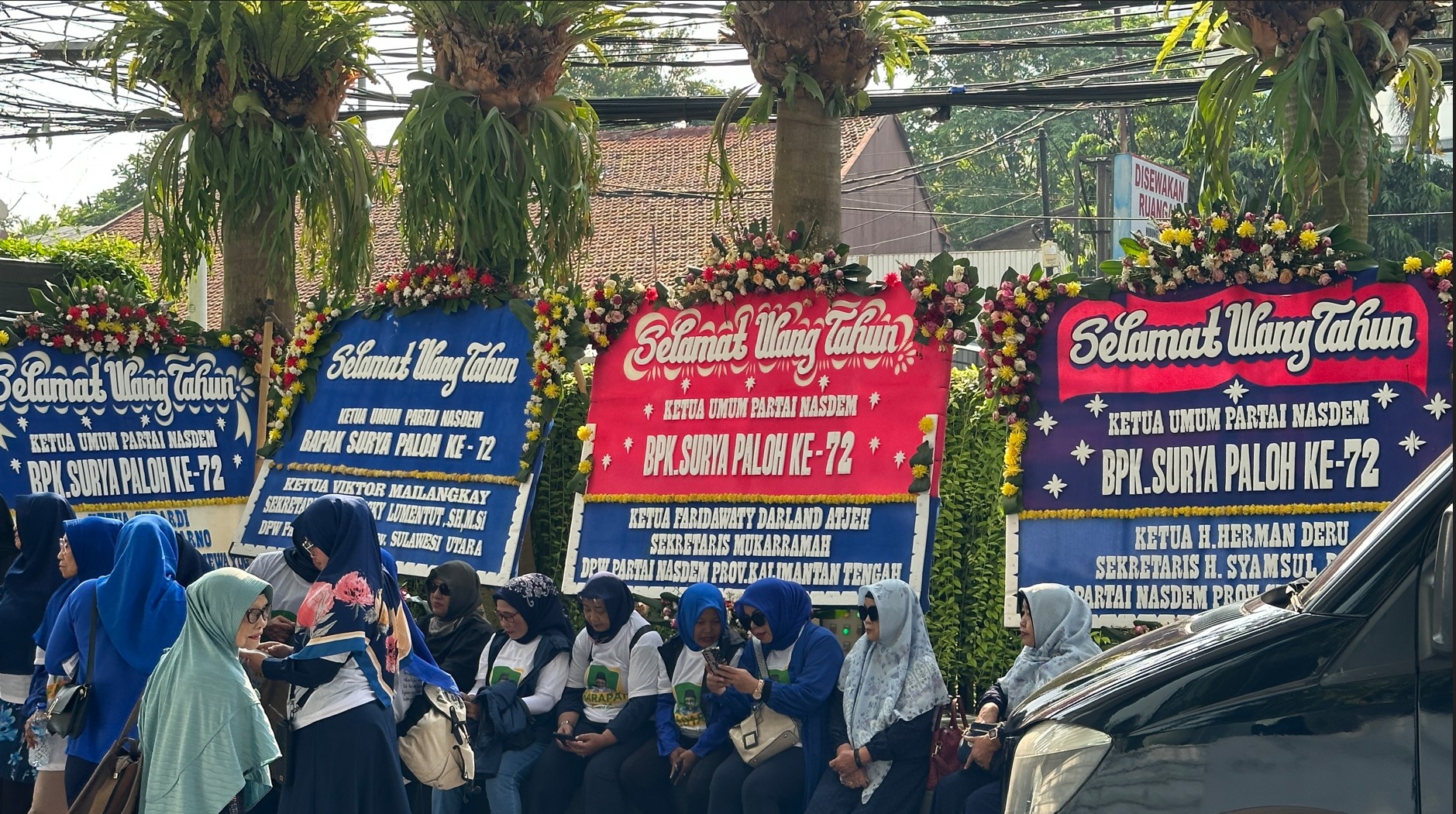 Surya Paloh Ulang Tahun, Karangan Bunga Hiasi DPP NasDem