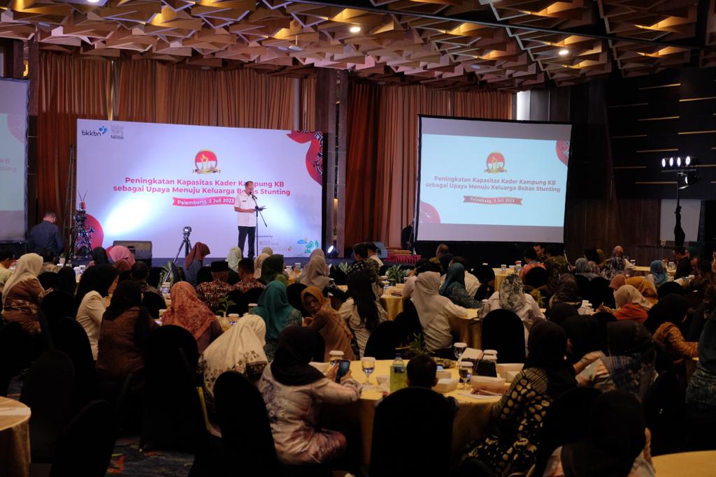  Seminar gizi dengan tema “Peningkatan Kapasitas Kader Kampung KB sebagai Upaya Menuju Keluarga Bebas Stunting