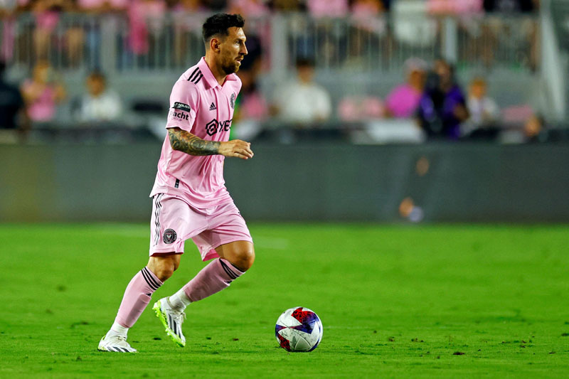 Tendangan melengkung khas Messi berhasil membawa Inter Miami menang 2-1 atas Cruz Azul.