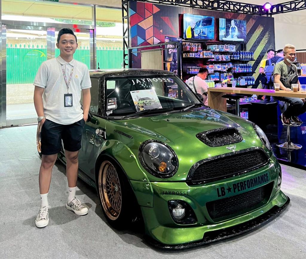  CEO Jayrosse (PT Jayrosse Akbar Karya) Gilang Febians Akbar Febrian atau yang lebih dikenal dengan nama panggung Akbar Febians.