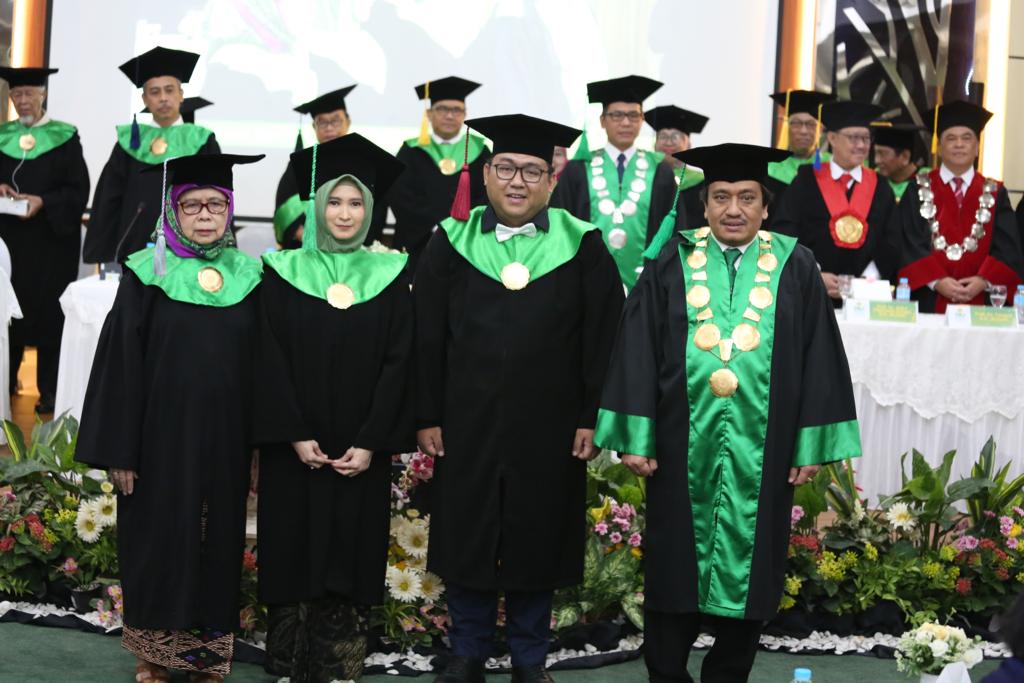 Pengukuhan dua Guru Besar termuda se-Indonesia dari Universitas Muhammadiyah Jakarta, Rabu (26/7).