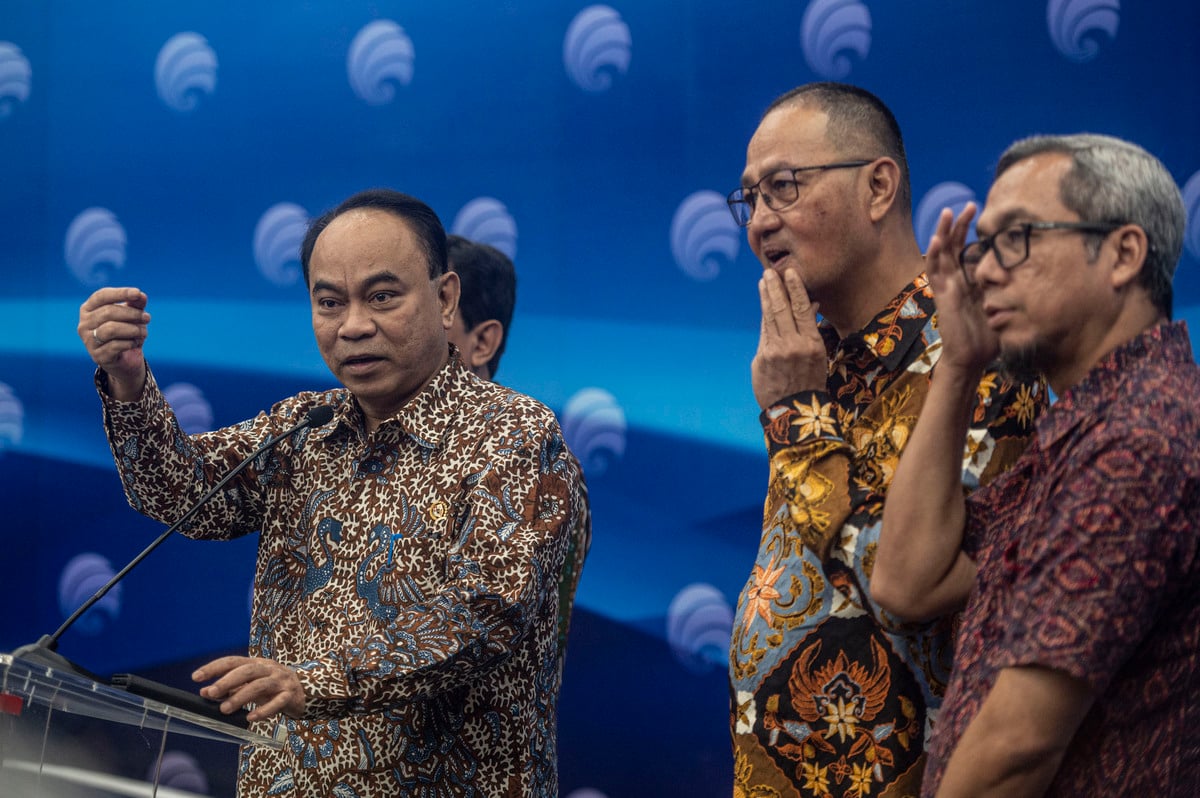 Menkominfo Budi Arie Setiadi (kiri) saat konferensi pers soal judi online.