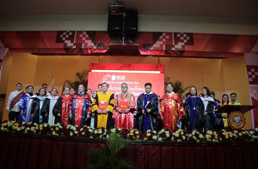 Rektor Ubhara Jaya Irjen (Punr) Bambang Karsono menerima gelar Profesor Kehormatan dari Universitas Mindanao