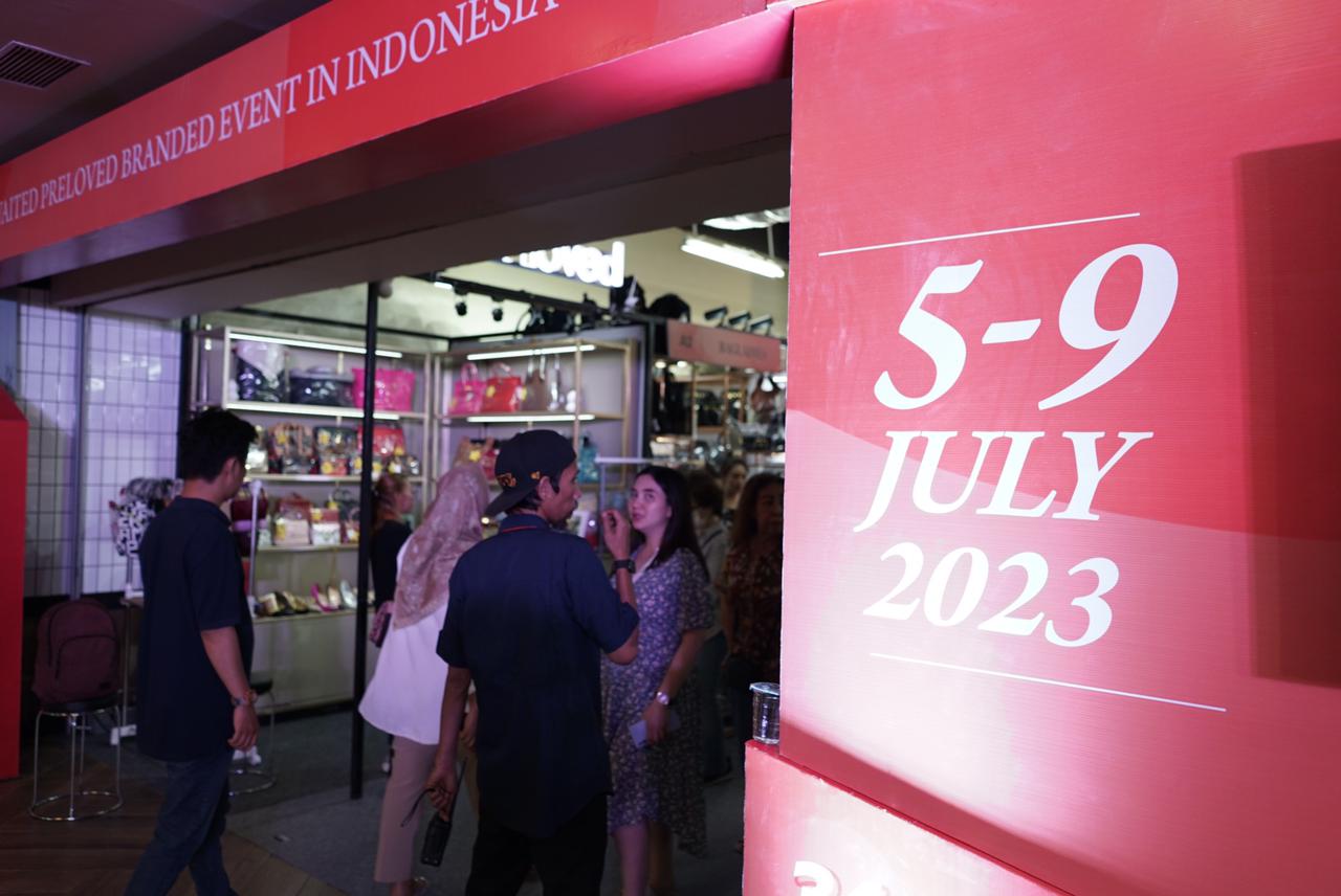 Irresistible Bazaar ke-34 diselenggarakan di Lantai 5, West Mall, Grand Indonesia, Jakarta, pada 5-9 Juli 2023.