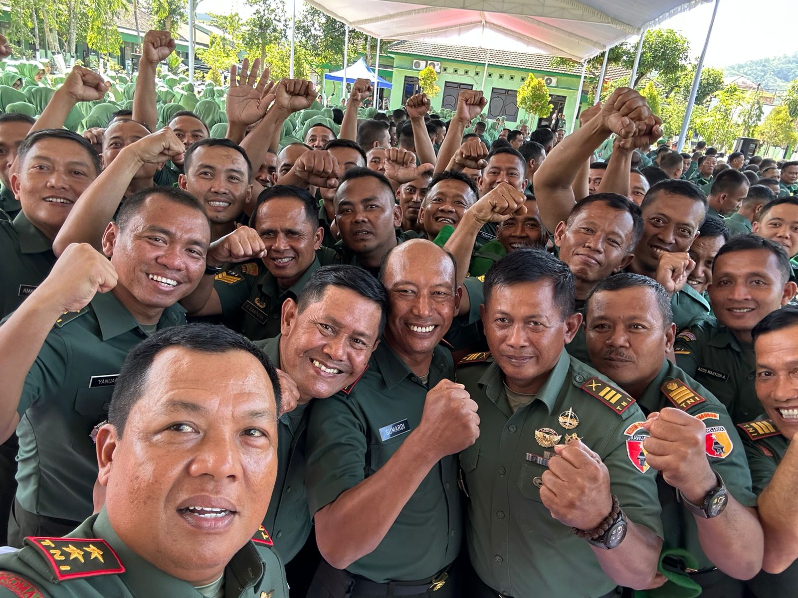 Pangdam V Brawijaya Mayjen TNI Farid Makruf bersama para Babinsa dil ingkungan Kodam V Brawijaya
