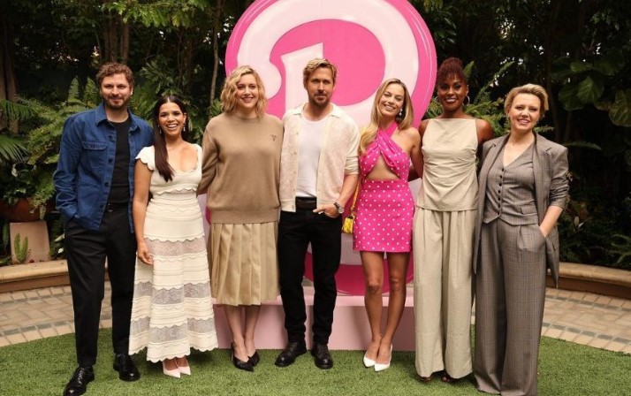 Para pemeran film Barbie