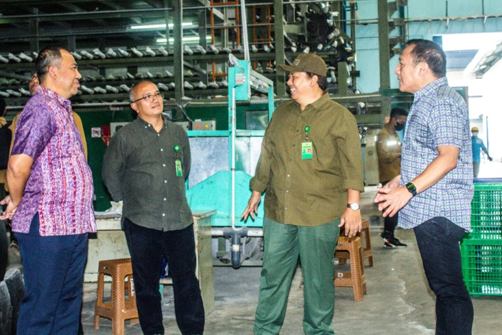 Kunjungan Dirjen PSKL KLHK Bambang Supriyanto dan jajaran ke PT Haloni Jane Tbk, Selasa (11/7).