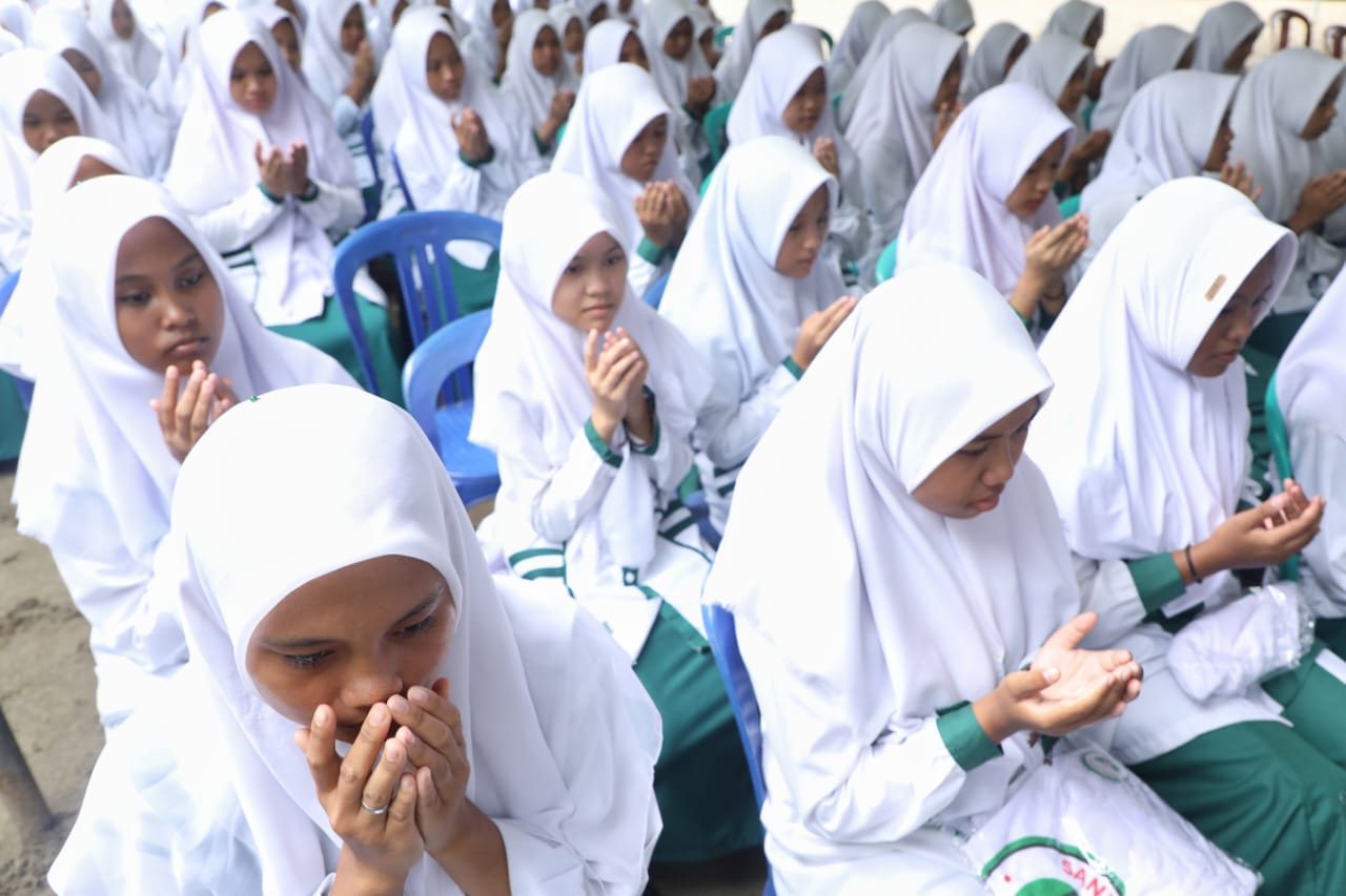 Santri di OKI mengikuti pelatihan desain grafis 