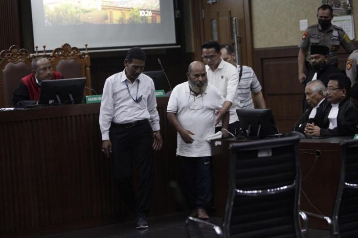 Lukas Enembe saat di persidangan.