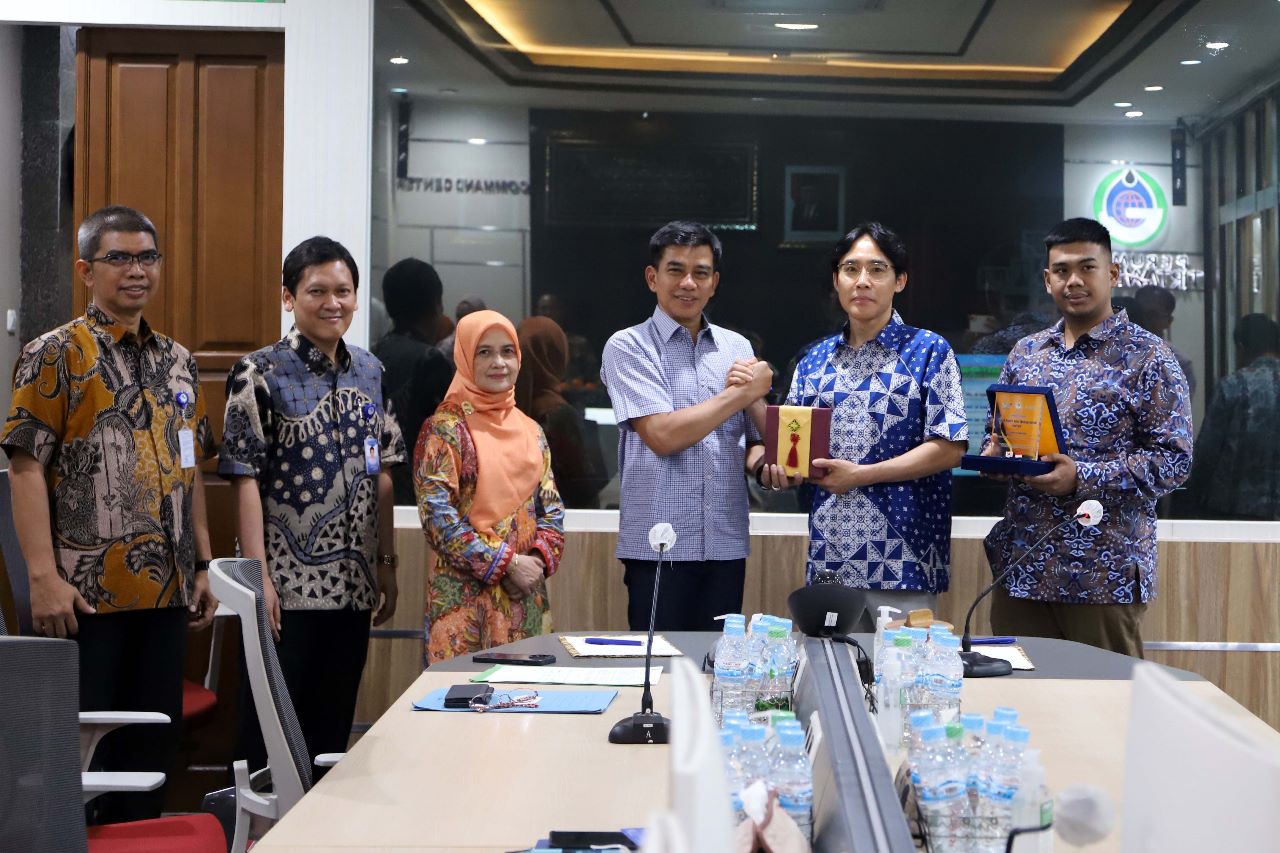 Direksi Perumda Tirtawening, Kota Bandung, sepakat berkolaborasi dengan  WI.Plat dan PT Supra Internasional Indonesia. 