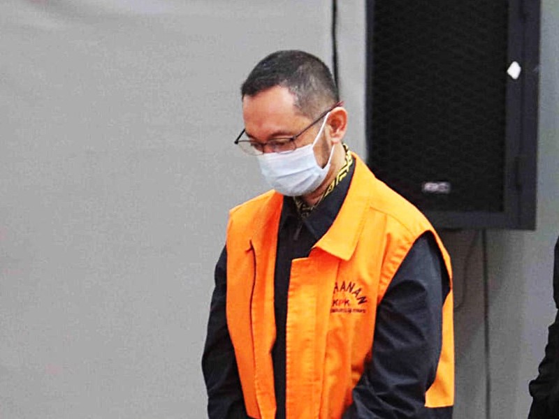 Tersangka mantan Kepala Kantor Bea dan Cukai Makassar Andhi Pramono ditahan seusai diperikas KPK.