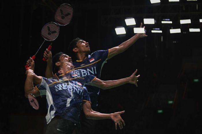 Chico Aura Dwi Wardoyo saat melakukan smes ke arah lawannya pada turnamen Indonesia Open 2023 di Istora Senayan, Jakarta