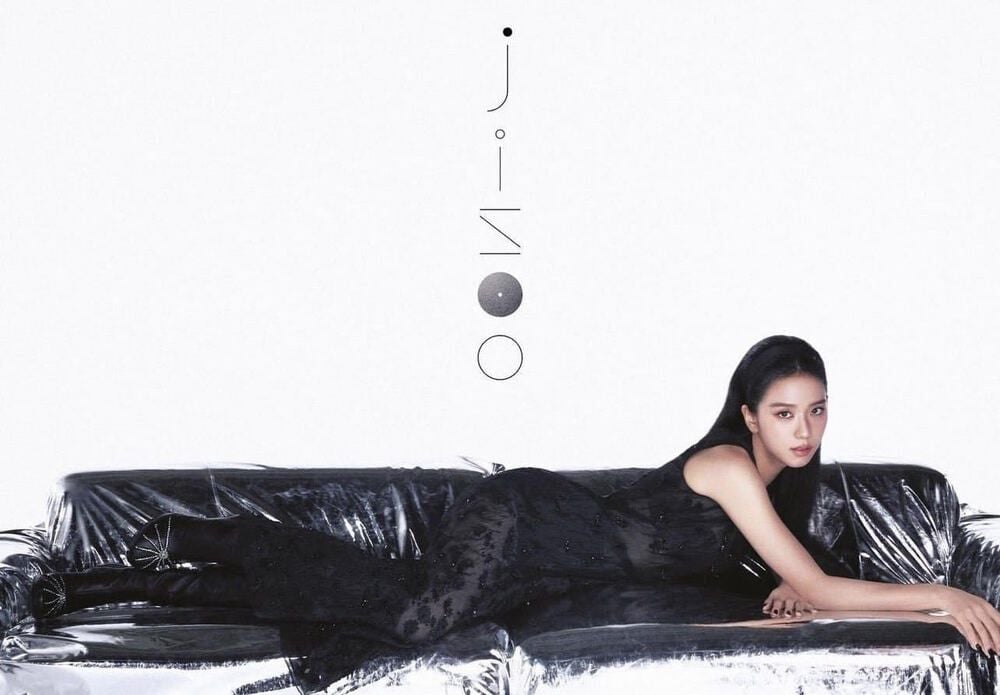 Jisoo jadi sampul majalah Elle Korea edisi Agustus 2023