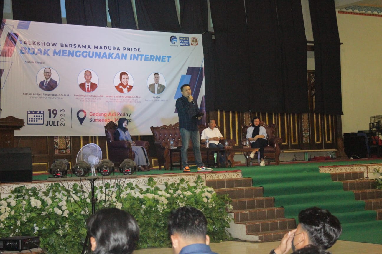Kementerian Komunikasi dan Informatika bersama Kaukus Muda Indonesia (KMI) menggelar sosialisasi cakap digital di Madura, Jawa Timur.