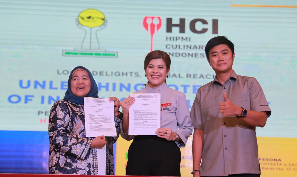 Penandatanganan kerja sama antara  HIPMI Culinary Indonesia (HCI) dan PT NCS di Gedung Kemenparekraf, Jakarta, Senin (24/7).
