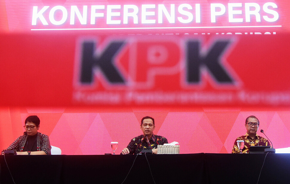 Wakil Ketua KPK Nurul Ghufron (tengah) saat konferensi pers soal rutan KPK