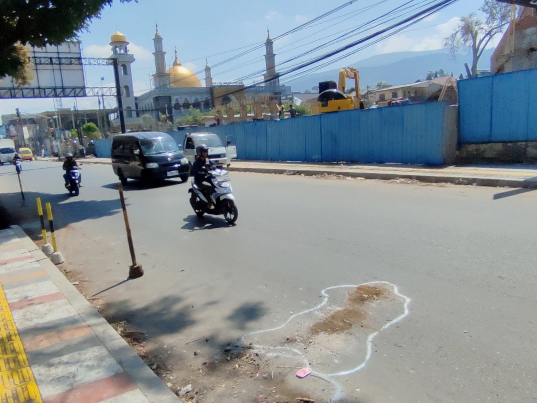 Pengendara Motor Tewas Terlindas Bus di Alun-Alun Lembang