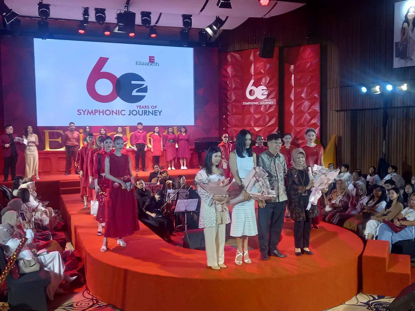 Elizabeth, brand fesyen lokal, mempersembahkan koleksi terbaru bertajuk Elizabeth Sixty Years of Symphonic Journey.