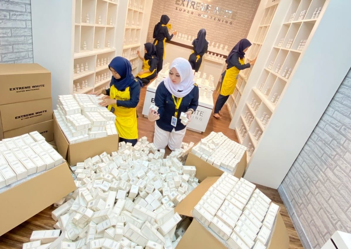 Suasana di pabrik Superbella di Magelang