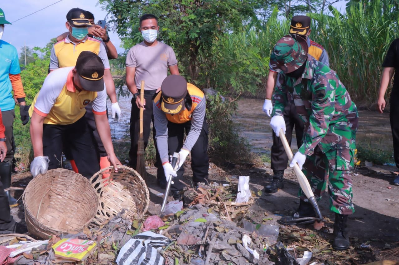 Aksi bersih lingkungan dilakukan Polres Klaten bersama Kodim dan pemangku kepentingan lainnya